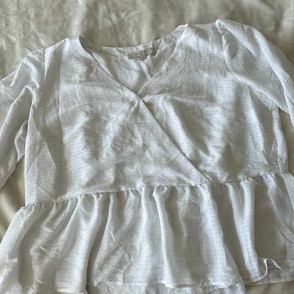 LOFT SIZE 16 white long sleeve v neck blouse with button and ruffle detail - Picture 1 of 5